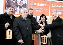 Bischof von Budweis Mons. Jiri Pad'our, Landeshauptmann a.D. Dr. Josef Ratzenböck, Parlamentspräsident a.D. Dr. Jiri Vlach, Kreisrätin Dr. Jana Krejsova und Landeshauptmann Dr. Josef Pühringer 