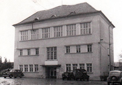 Foto: Privat-Mädchenhauptschule Grieskirchen in der Friedhofgasse.